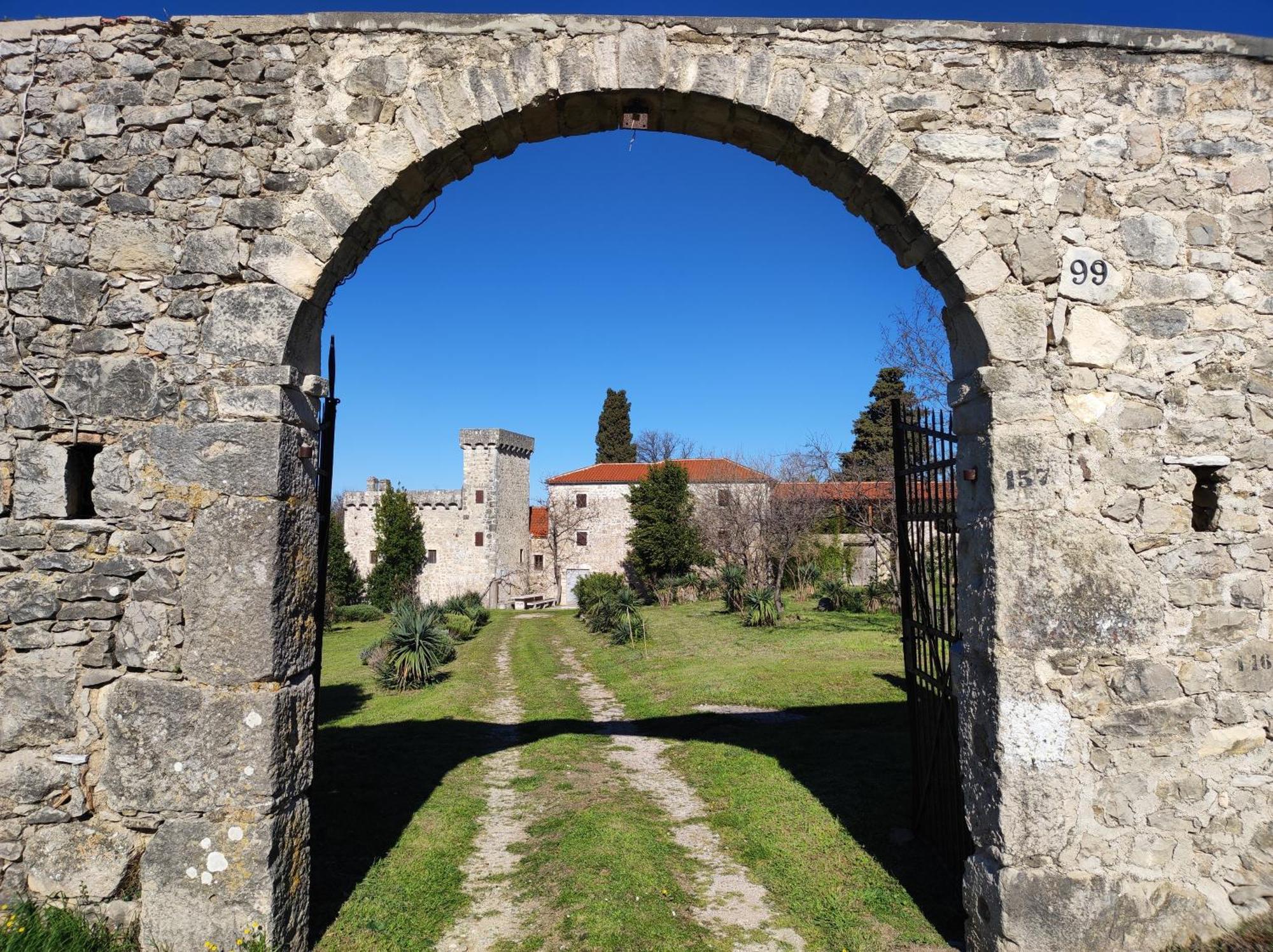 Apartament Jankovich Castle Benkovac Zewnętrze zdjęcie